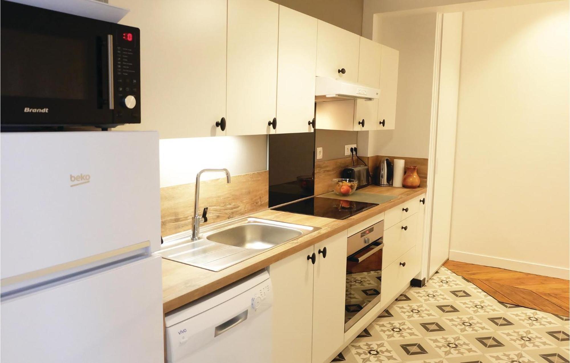 2 Bedroom Awesome Apartment In Мер-ле-Бен Екстер'єр фото